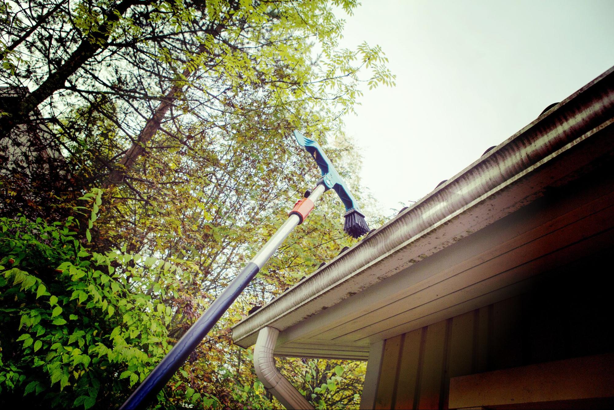 Read more about the article Manual vs. Powered Gutter Cleaning Tools: Which Works Best?